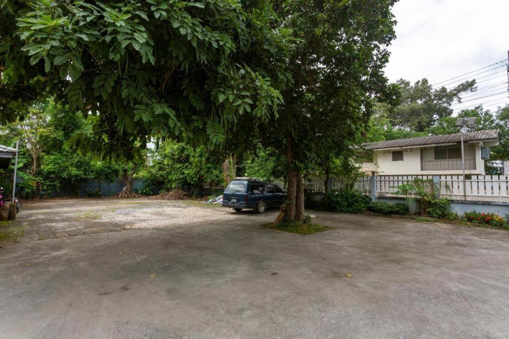 Oyo 75356 Thipsiri Lodge Chiang Mai Bagian luar foto